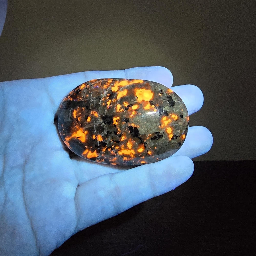 Yooperlite Crystal Palmstone #A - Picture 7 of 8